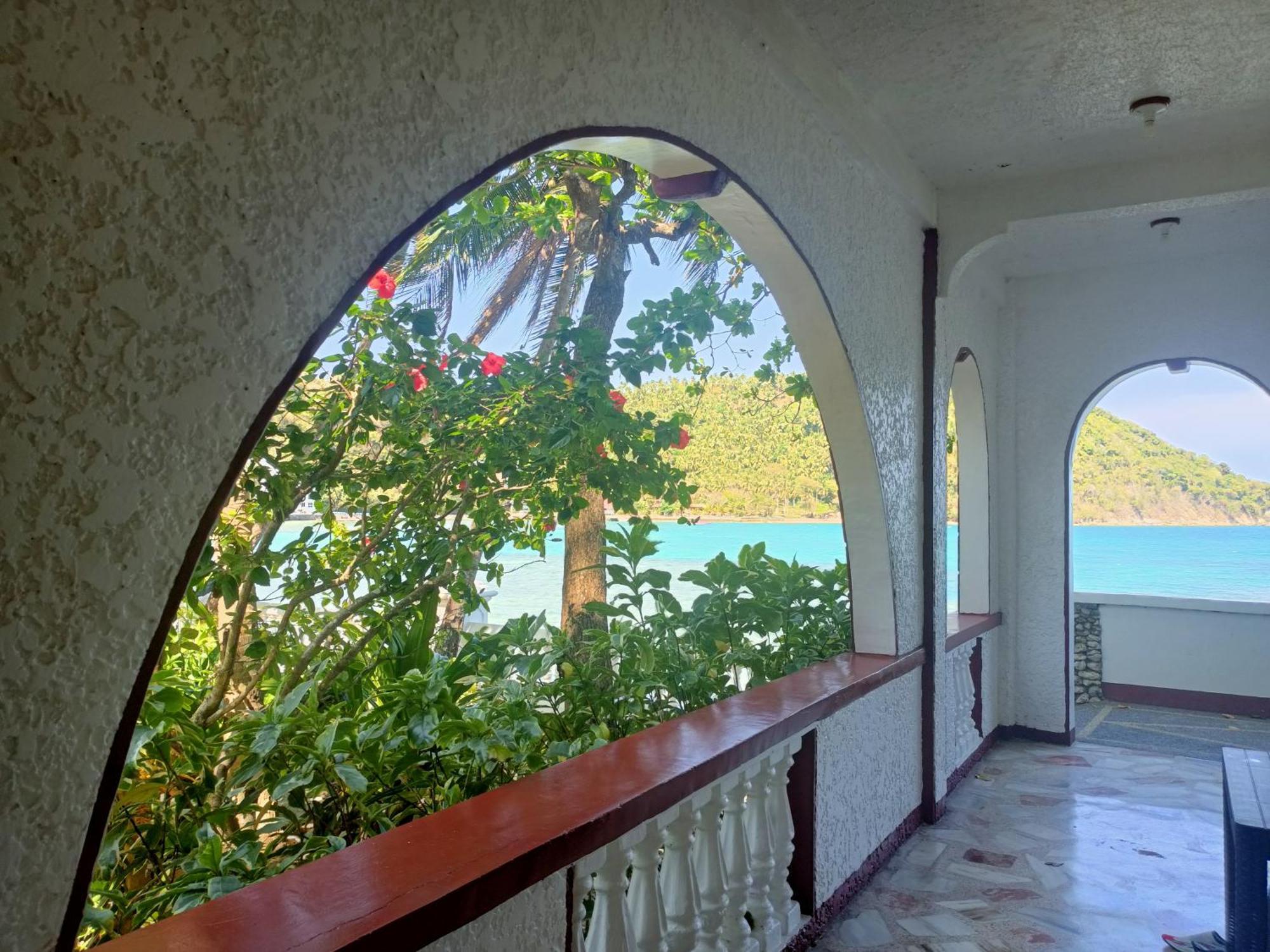 Blue Crystal Beach Resort Puerto Galera Exterior foto