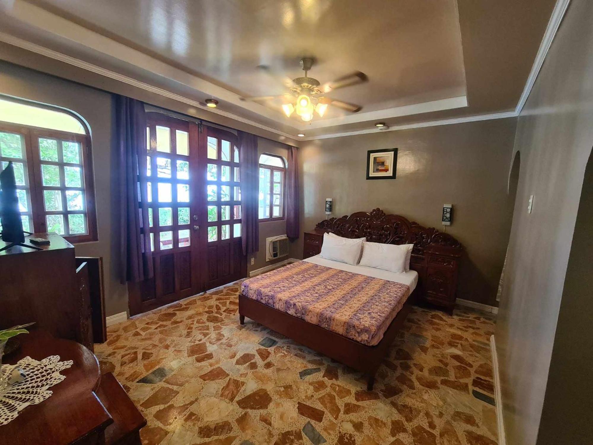 Blue Crystal Beach Resort Puerto Galera Exterior foto