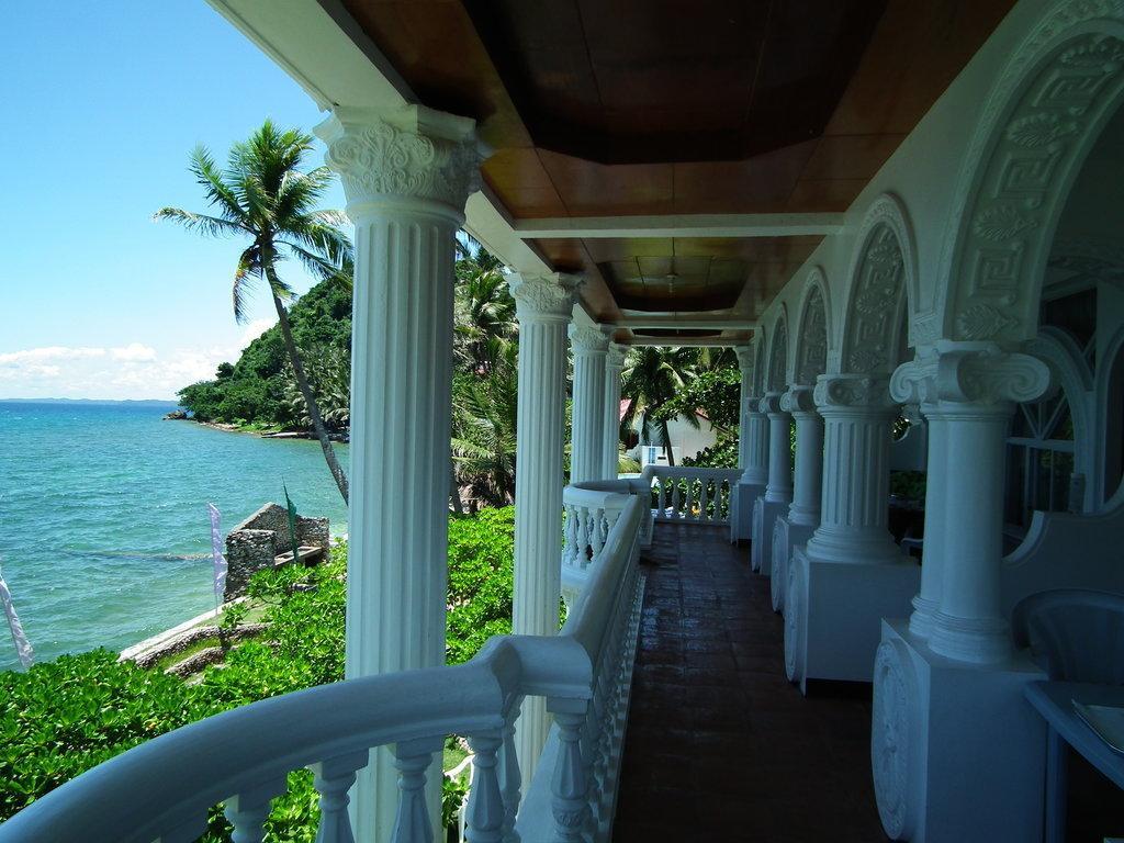 Blue Crystal Beach Resort Puerto Galera Exterior foto