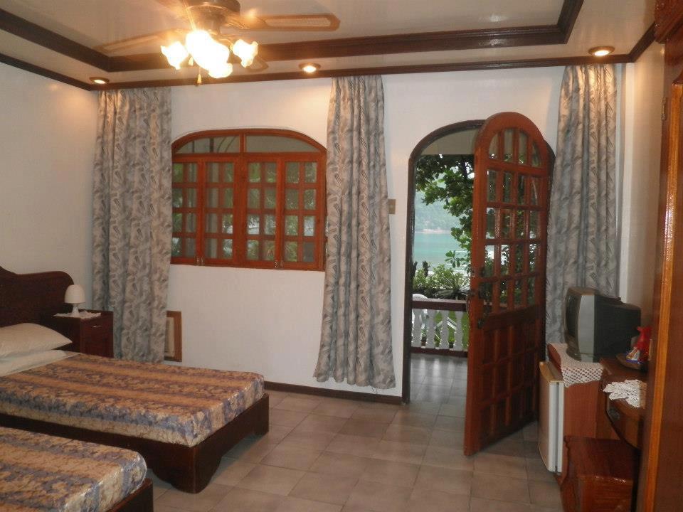 Blue Crystal Beach Resort Puerto Galera Exterior foto