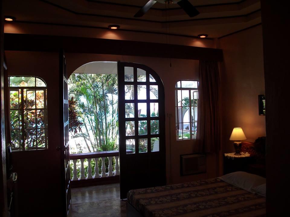Blue Crystal Beach Resort Puerto Galera Exterior foto