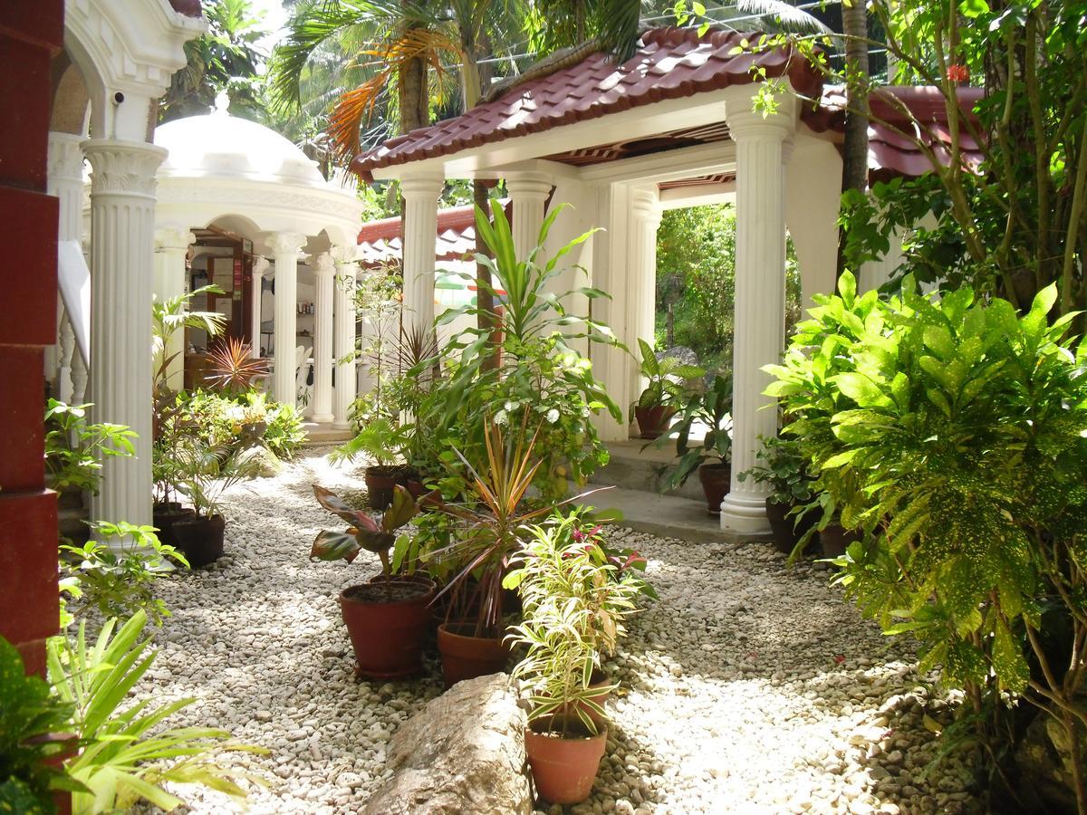 Blue Crystal Beach Resort Puerto Galera Exterior foto