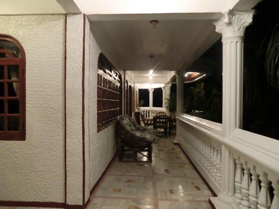 Blue Crystal Beach Resort Puerto Galera Exterior foto